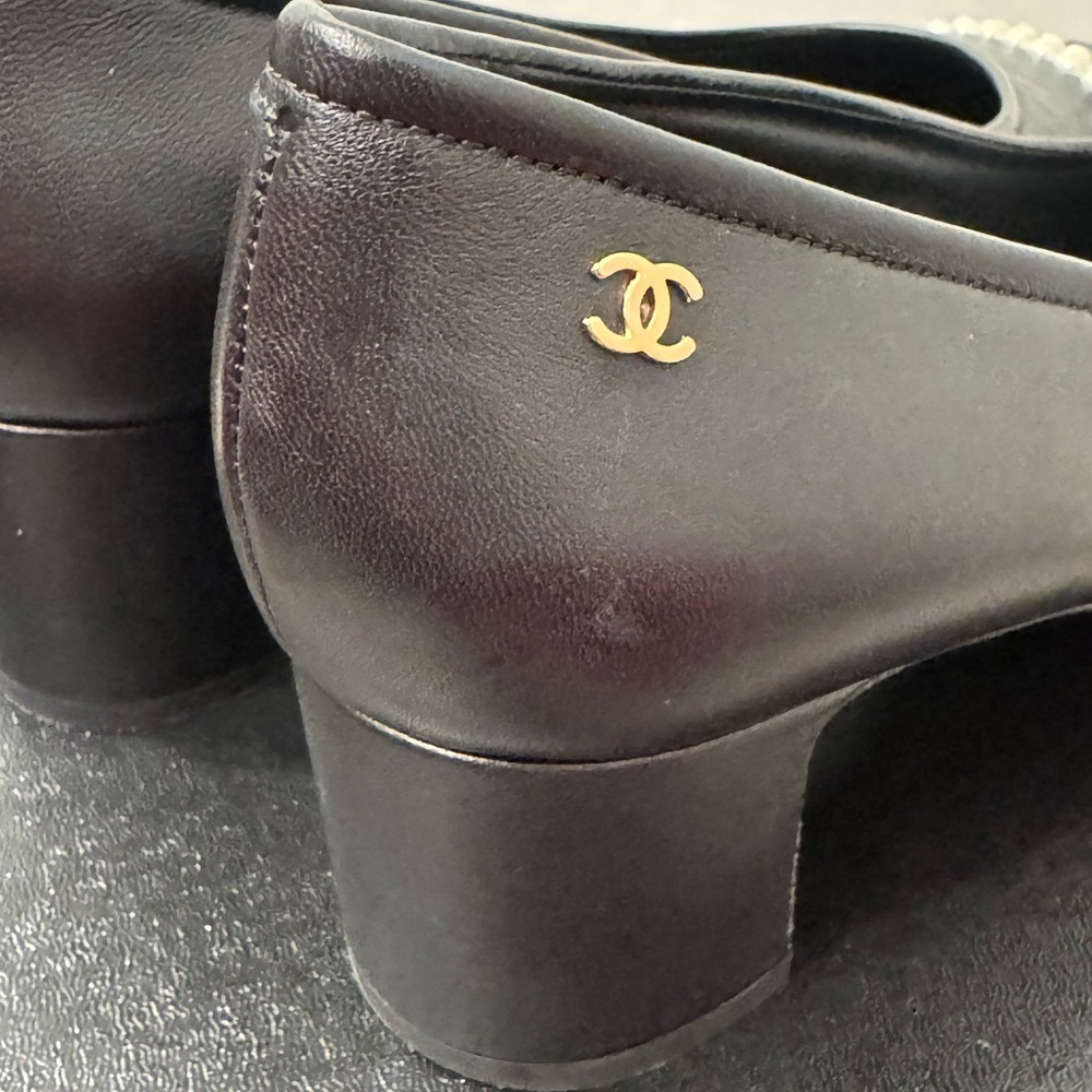 CHANEL 20P Black Lambskin Pearl Cap Toe CC Pumps Heels 39 (US 8.5) - Picture 7 of 10